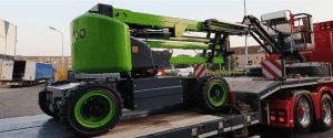 How can logistics warehouses use electric articulated boom lifts to optimize storage and picking? 4 服务banner 11
