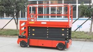 blog 3 Jovoo Scissor lift parked in industrial side