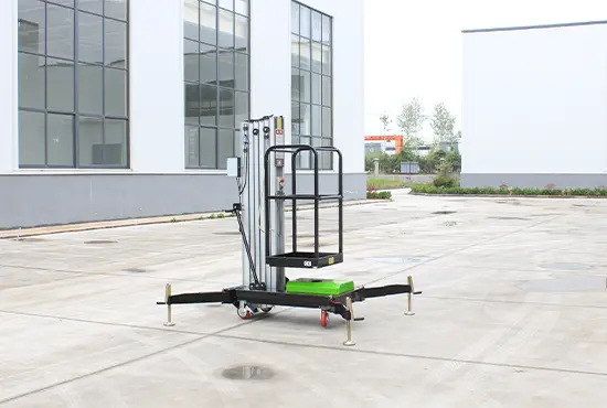 one-man-vertical-lift-with-swing-outriggers 4 配图
