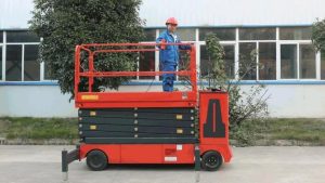 blog 3 Man standing on Jovoo Scissor lift